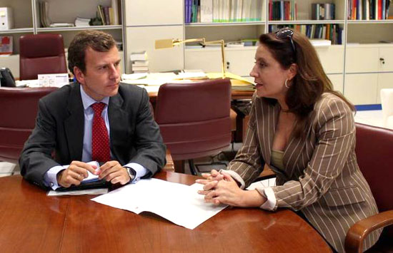Imagen de la reunión entre Saavedra con Carmen Crespo.