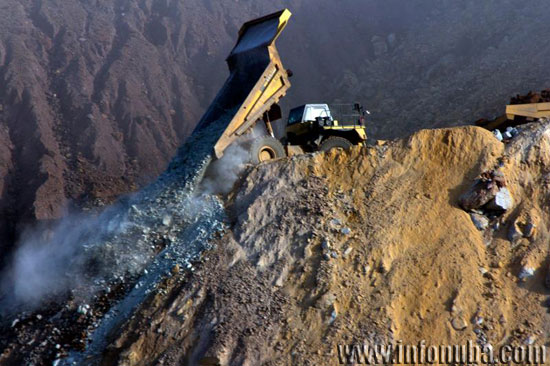Imagen de un volquete realizando trabajos en la mina de Riotinto.