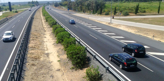 Imagen de tráfico de vehículos en la provincia de Huelva.