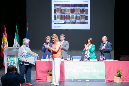 Imagen de un reconocimiento en el V Encuentro Andaluz de Mayores por el Medio Ambiente.