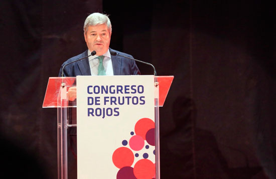  Fernando Burgaz durante su intervención en la inauguración del II Congreso de Frutos Rojos celebrada en la jornada de ayer.