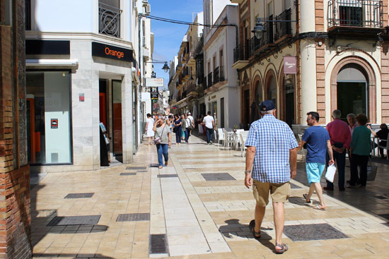 Imagen de las calles del centro de Huelva sin toldos,