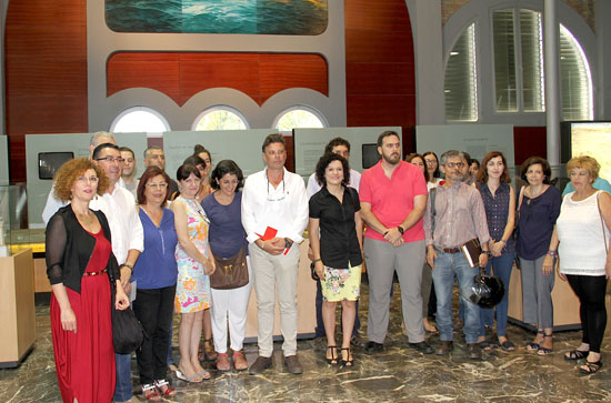 En Huelva capital, la vicepresidenta de la Diputación, Mª Eugenia Limón, ha inaugurado en las Cocheras del Puerto una mesa redonda con el título 'Género y población refugiada',