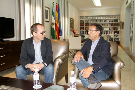 Imagen del encuentro institucional entre Ignacio Caraballo y Manuel H. Martín.