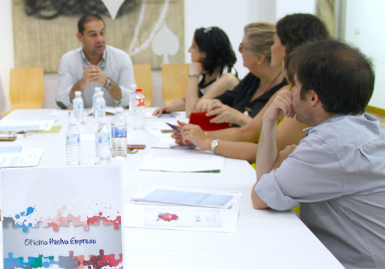 Imagen de la reunión de Huelva Empresa con el sector de los autónomos.