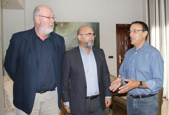 Carlos Rosado y Pedro Barbadillo en una reunión junto a Ignacio Caraballo.